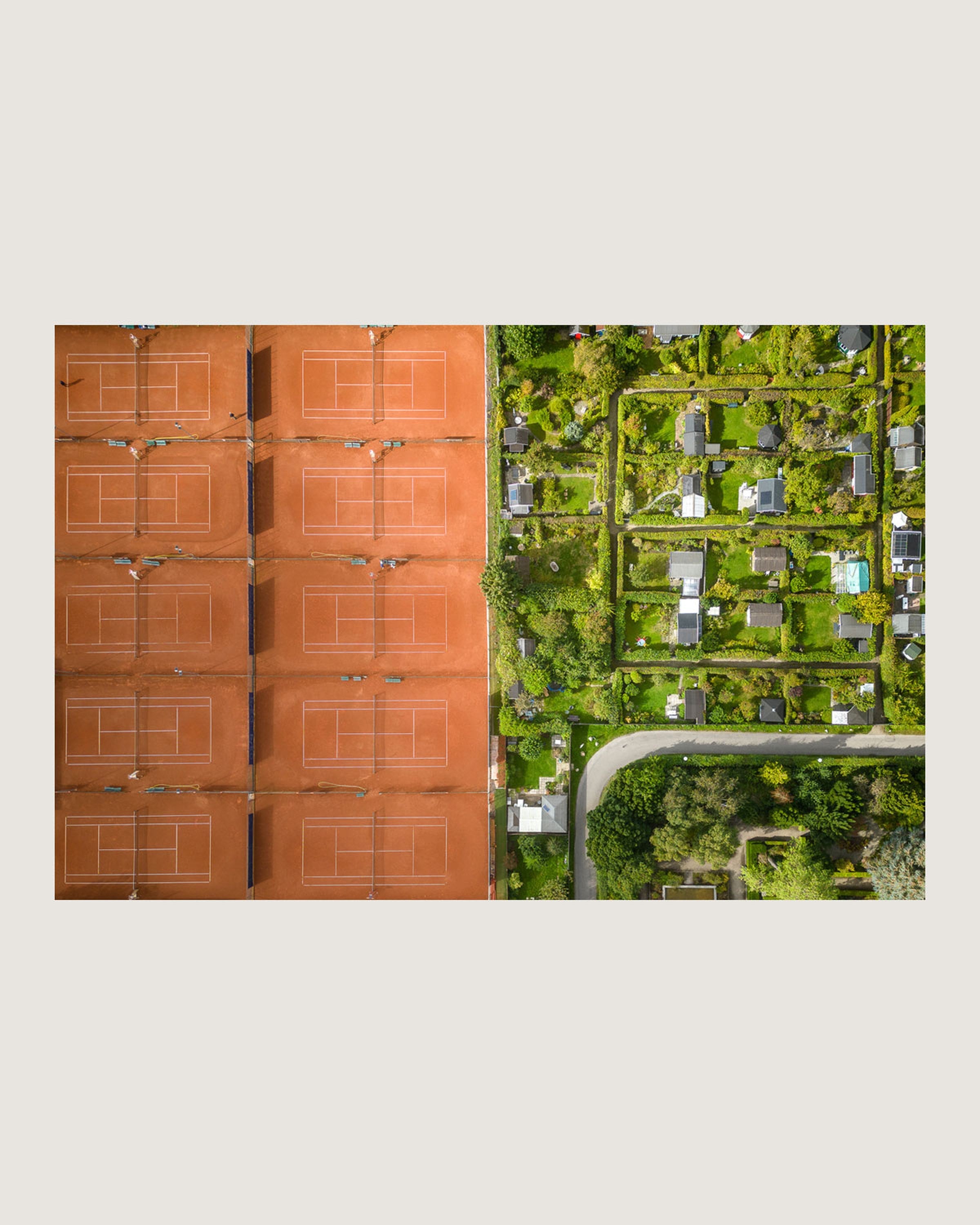 The Tennis Travels – interior